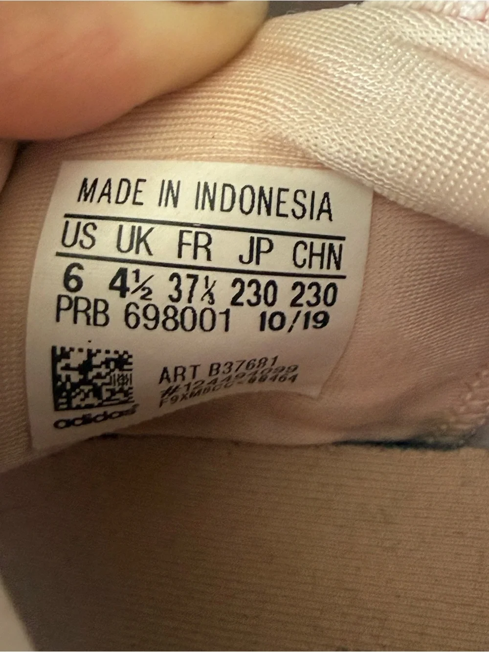 Adidas Swift Run Sneaker in Light Pink